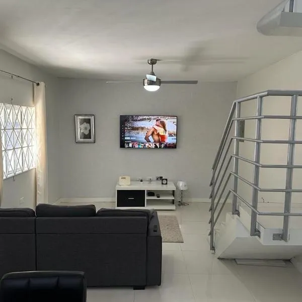 Mandeville Vacation Home, хотел в Мандевил