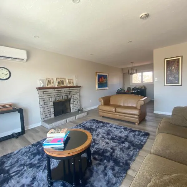 Private Room Lakeview House- Westmount, ξενοδοχείο σε Μόνκτον