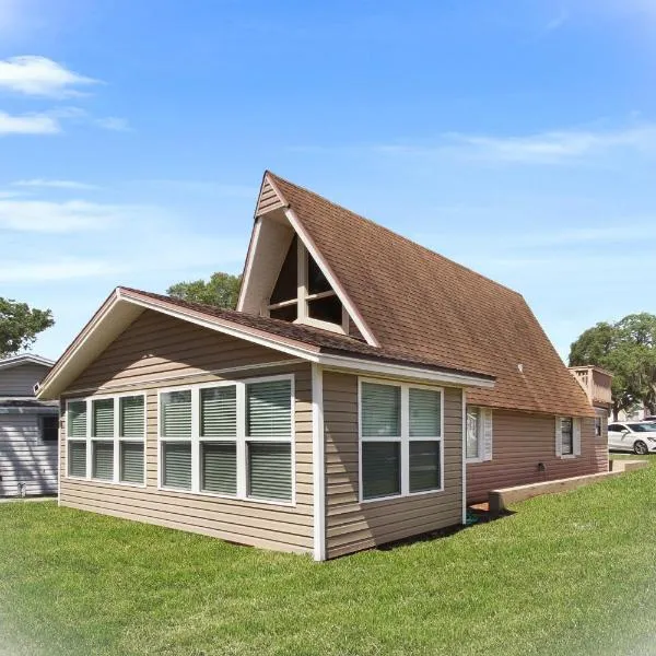 Watch the Sunrise on Lake Louisa, hotel v destinaci Clermont