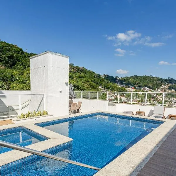 Apto no centro com piscina RRI103, hotel in Florianópolis