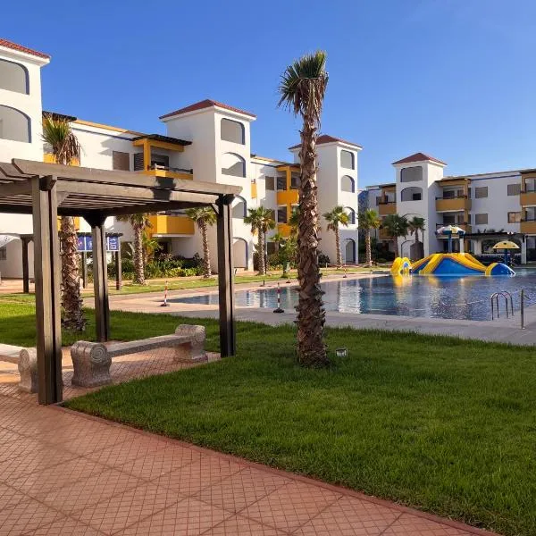 Luxueux appartement avec piscine à la Marina Saidia、サイディアのホテル