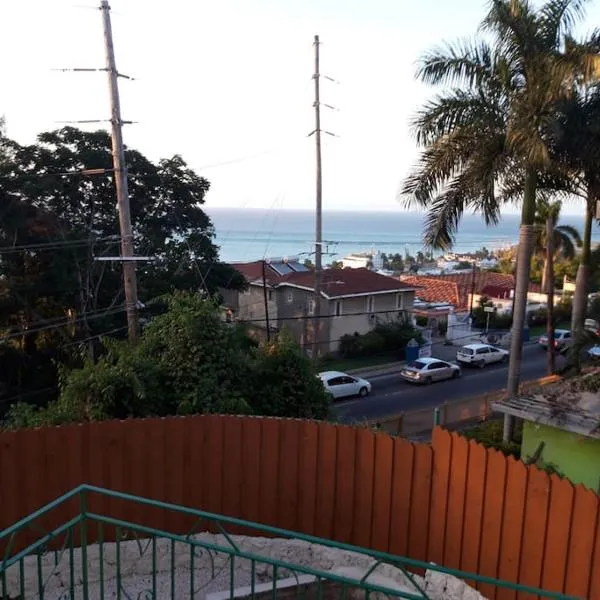 1 BDR Apt #5 at Ramparts Near Sangster Airport, hotel v destinaci Montego Bay