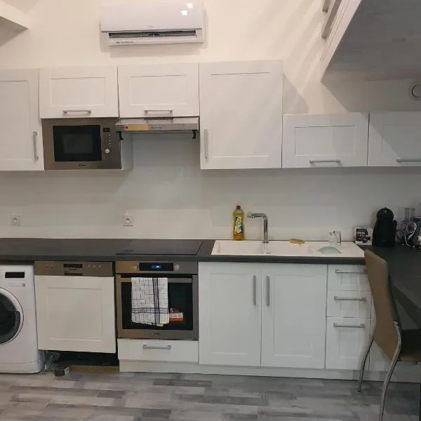 La tour du bonheur, hotell sihtkohas Mantry