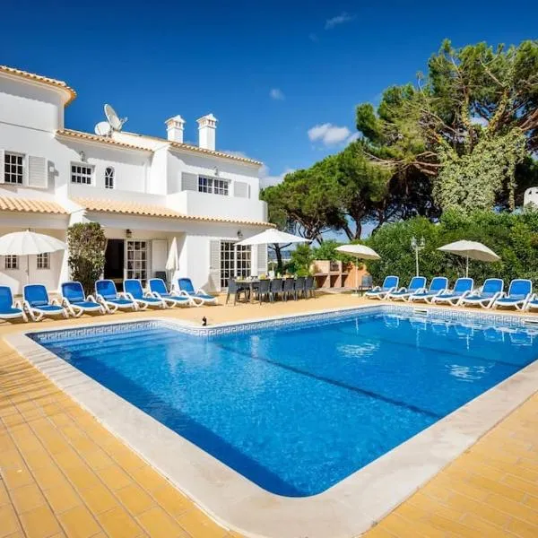 7 Bedroom Private Villa Tenazinha II, with pool, hotel em Albufeira