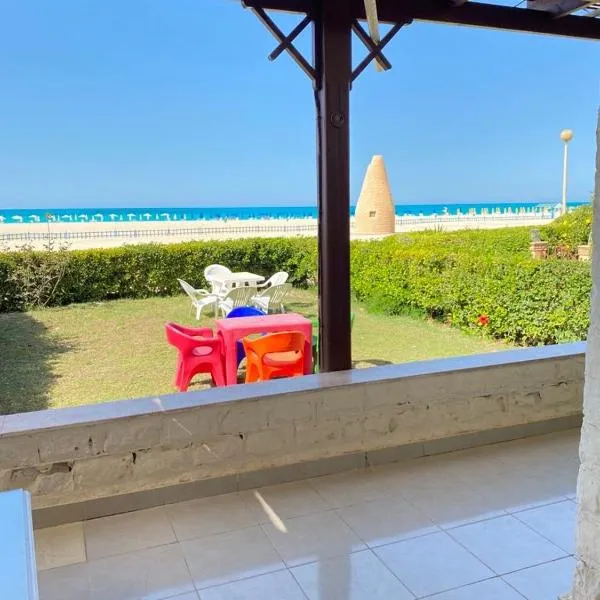 اول صف على البحر مارينا العلمين الساحل الشمالي 0إ, hotel in El Alamein