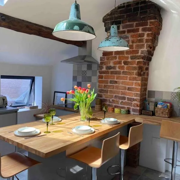 Stylish 3 bedroom apartment in historic city centre building，位于谢菲尔德的酒店