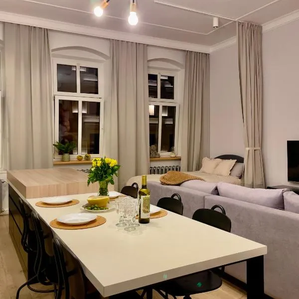 Spacious Apart in the Center- Main Square 300m, hotel in Wrocław