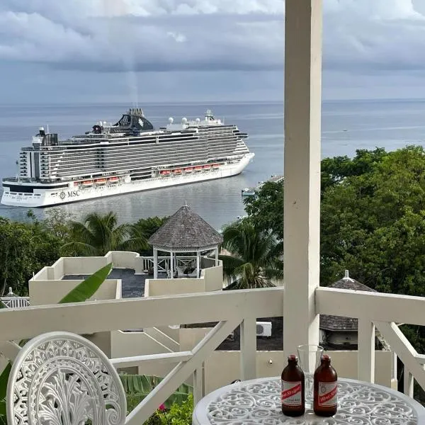 Hummingbird Retreat - Luxury Oceanview Apt, 7-Minute Walk to Beach, hotel v destinaci Ocho Rios