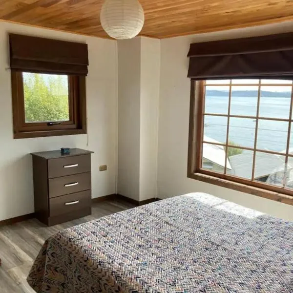 Sea view Room 1 on Danielas Home, shared bathroom, khách sạn ở Ancud