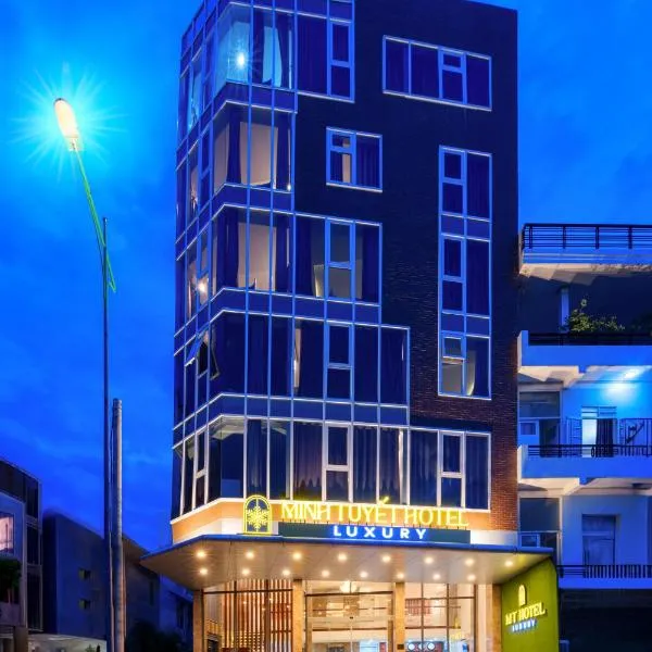 Minh Tuyết Luxury Hotel โรงแรมในญาจาง