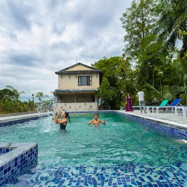 Hotel Parkside & Swimming Pool-Between Greenery and Azure ,Your Perfect Retreat，位于奇旺的酒店