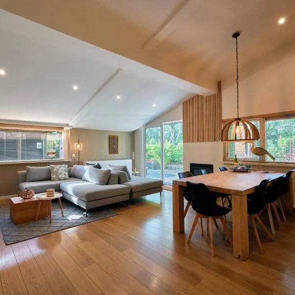 ZEN-bungalow no 6 met sauna en hottub, hotel in Rheezerveen