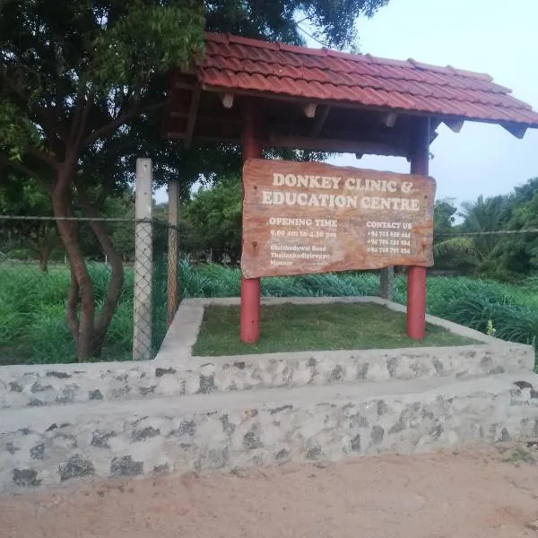 Donkey clinic and education center, hôtel à Mannar