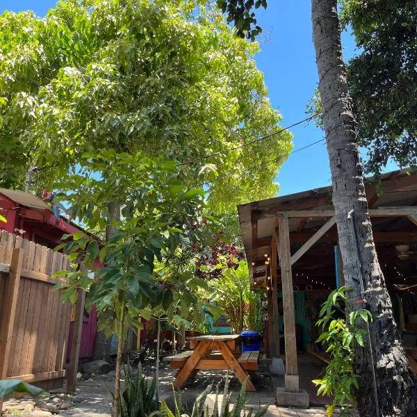 Banana Bungalow Maui Hostel, hotel v destinaci Wailuku