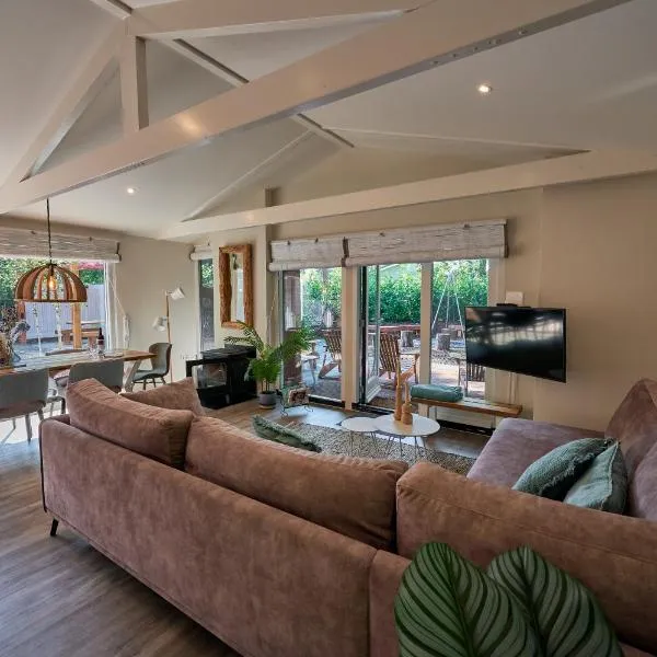 ZEN-Bungalow no 5 met sauna en hottub, hotel in Rheezerveen