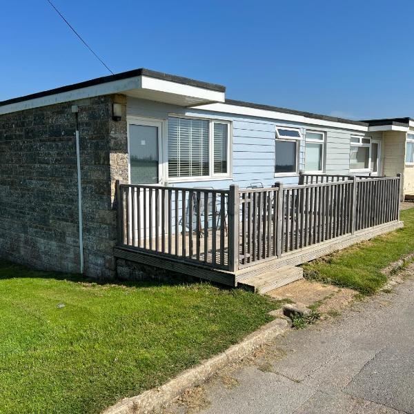 2 Bedroom Chalet SB41, Sandown Bay, Isle of Wight, Dog Friendly