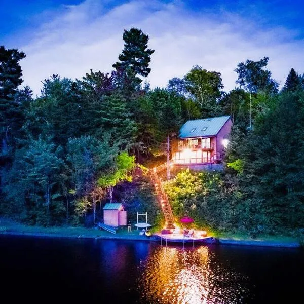 Stairway To Heaven-VT Lakefront!, hotel in Eden