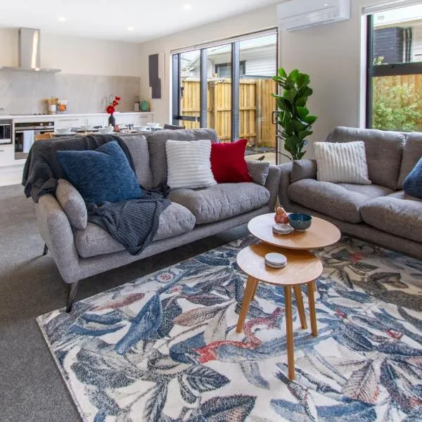 3 Bed 2.5 Bath Riccarton W/Games room, hotel in Christchurch