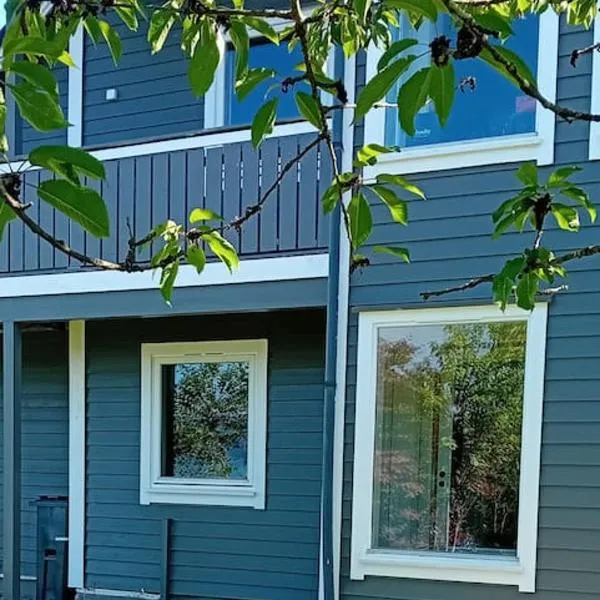 Apartment by the fjord, hotel in Storekra
