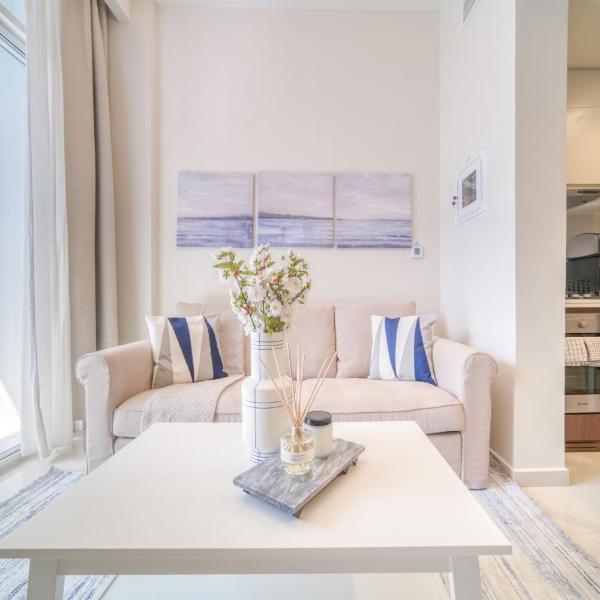 Contemporary 1BR at Vera Tower Business Bay by Deluxe Holiday Homes, Дубай