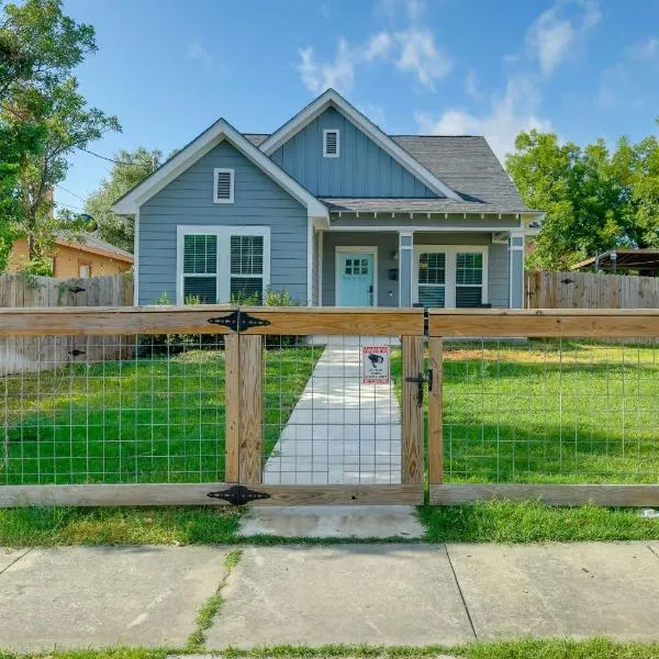 Centrally Located Stunning 3BR 2BA Near Downtown, hotel in San Antonio