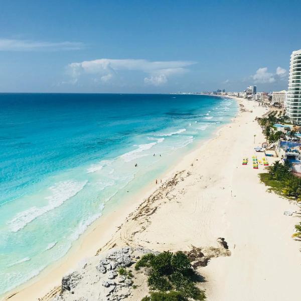 2 Story Oceanfront Penthouses on Cancun Beach!, Cancún