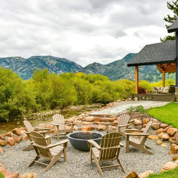 Modern Turnerville Cabin with Hot Tub and Scenic Views, hotell i Thayne