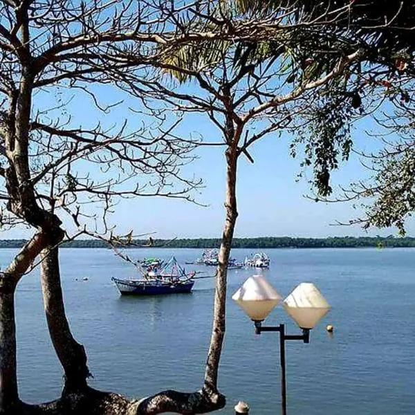 Casa para Temporada em Cananéia, hotel in Cananéia