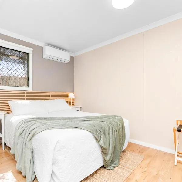 Central guest studio with secure parking!, hotel in Wagga Wagga