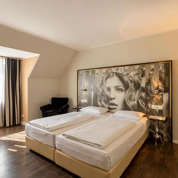 Hotel Calmo, hotel na Dunaju