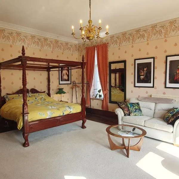 Cader en suite at Pen Y Coed Hall exclusive Luxury Hot Tub, ξενοδοχείο σε Dolgellau