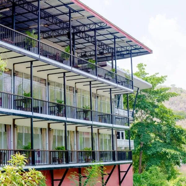 เพชรมณีกาญจน์ บีช รีสอร์ท, hotel v destinaci Ban Plai Huai Kaeng Riang