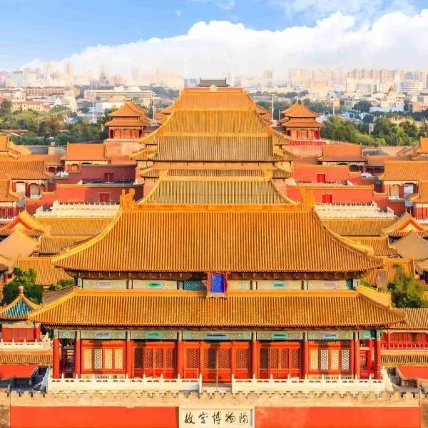 Happy Dragon Saga Hotel with terrace-- Free wifi with fluent English speaking,Tourist ticket service&food recommendation,Near Tian'AnMen Forbidden City,Wangfujing walking street,Easy to get any tour sights by metro, hotel in Beijing
