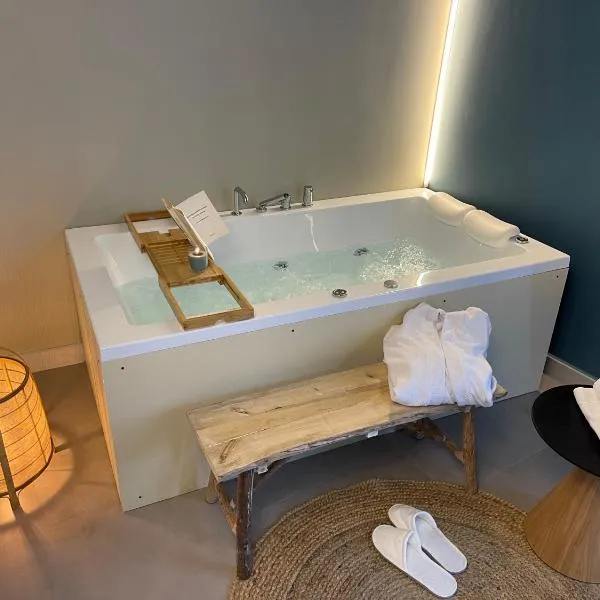 VILLA CHIARA, hotel v destinaci Torre Orsina