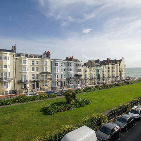 New Steine Apartment - Sea View - by Brighton Holiday Lets