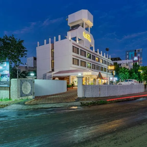 Hotel Pratham, hotel a Solapur
