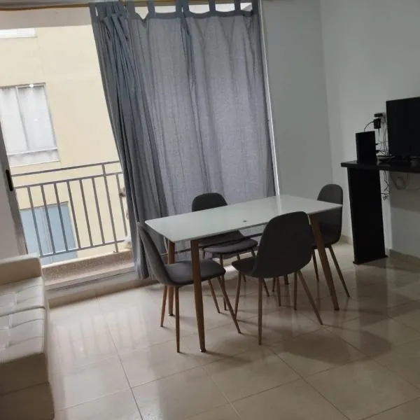 Apto de 3 habitaciones con ventilador y parqueadero comunal, hôtel à Valledupar