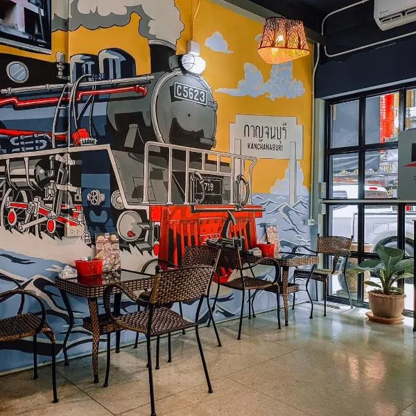 107 Hostel (One-O-Seven Hostel), hotel in Kanchanaburi