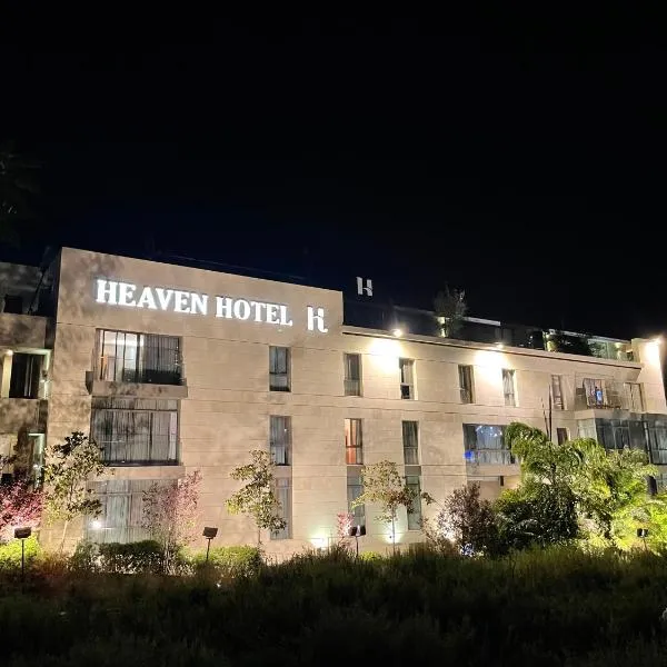 Heaven Prestige Hotel, hotel en Joünié
