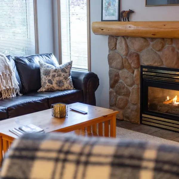 Stone Creek Chalets by Fernie Central Reservations, hotel v destinaci Fernie