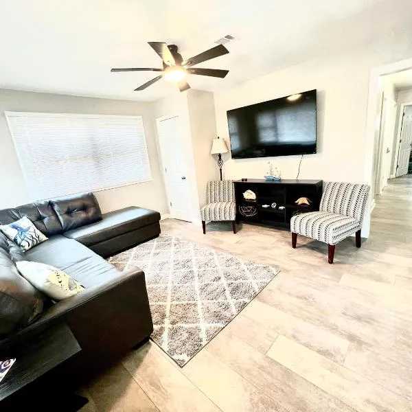 4/2 Home Close to Beach, Centrally located!、ガルフポートのホテル