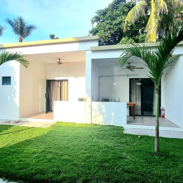 Tiki Bantayan Cebu Tourist Inn Inc, hotel v destinaci Pooc