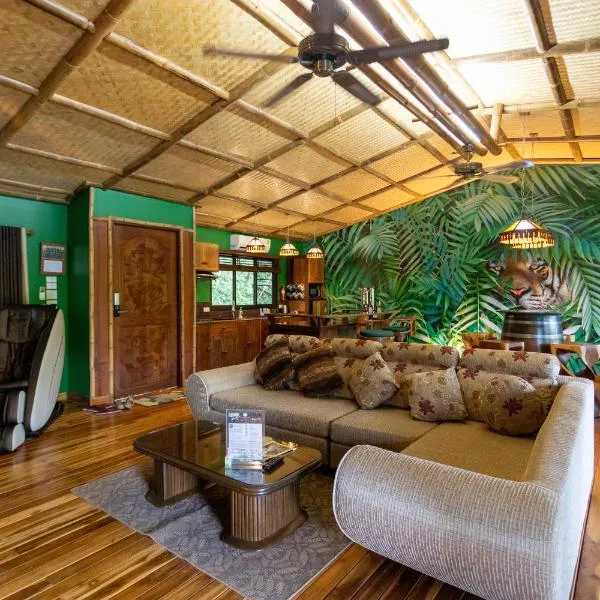 The Parrot Inn Kanchanaburi, hotel v destinaci Kanchanaburi