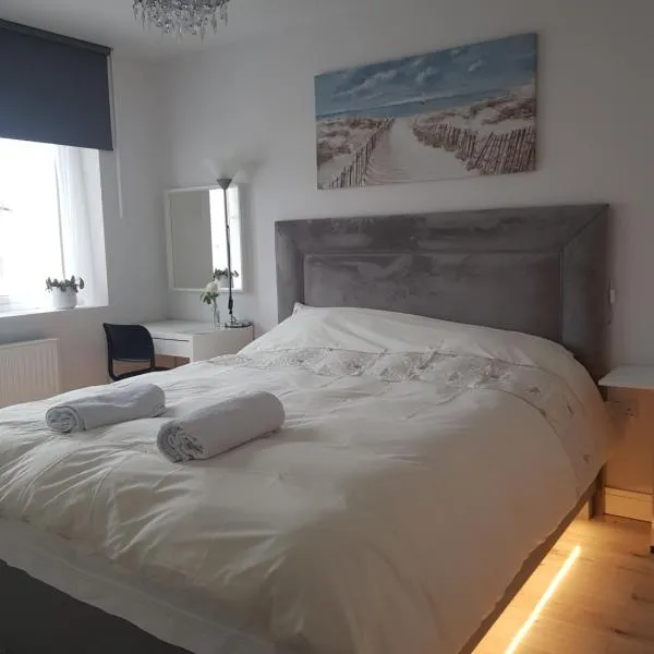 Barnoaks House - Private Room Ensuite Bathroom HomeStay, hotel in Dublin