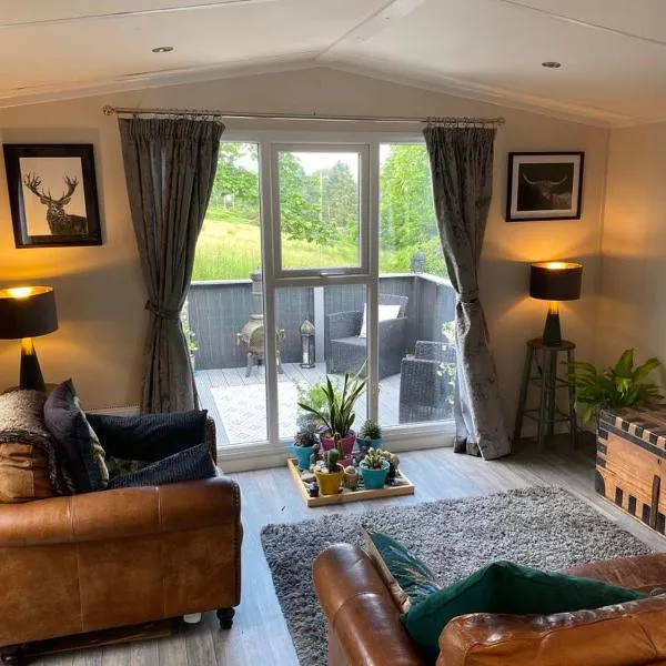 Lovely new caravan by Loch Long, hotel a Cove