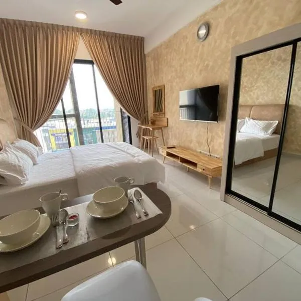 Cozy Sky Trees with Balcony, Smart TV , Aeon & Pool, hotel di Johor Bahru