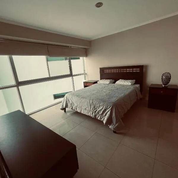 Suite frente al río en Puerto Santa Ana Riverfront, hotel in Guayaquil