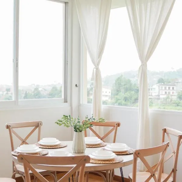 Over Easy Apartment, hotel in Bandung