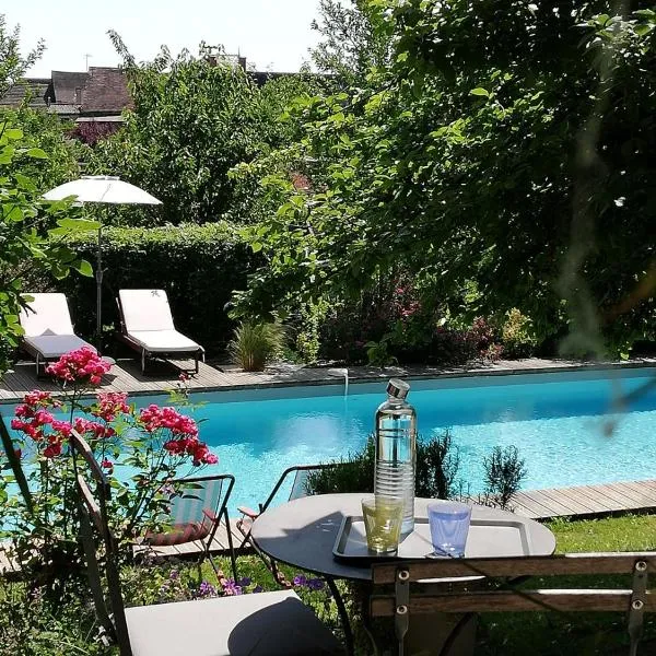 Les Perluètes, hotel v destinaci Carennac