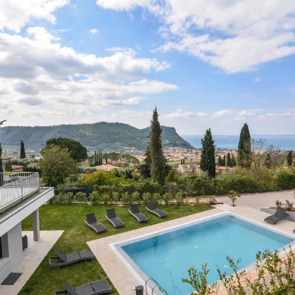 Sunset Lodge - ENJOY HOLIDAY, hotel in Garda